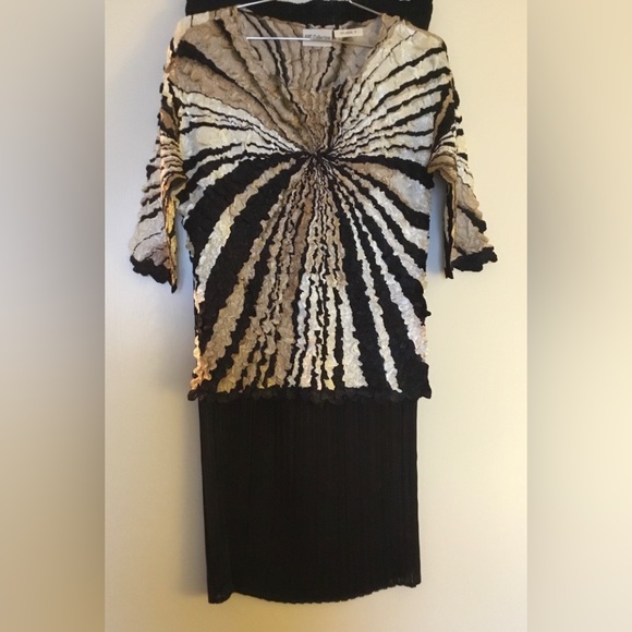 Fun Scrunchy Blouse by ABC Collection. OS Fits Most - Picture 6 of 6